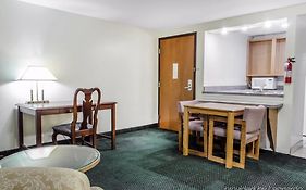 Econo Lodge Inn & Suites Denver Pa